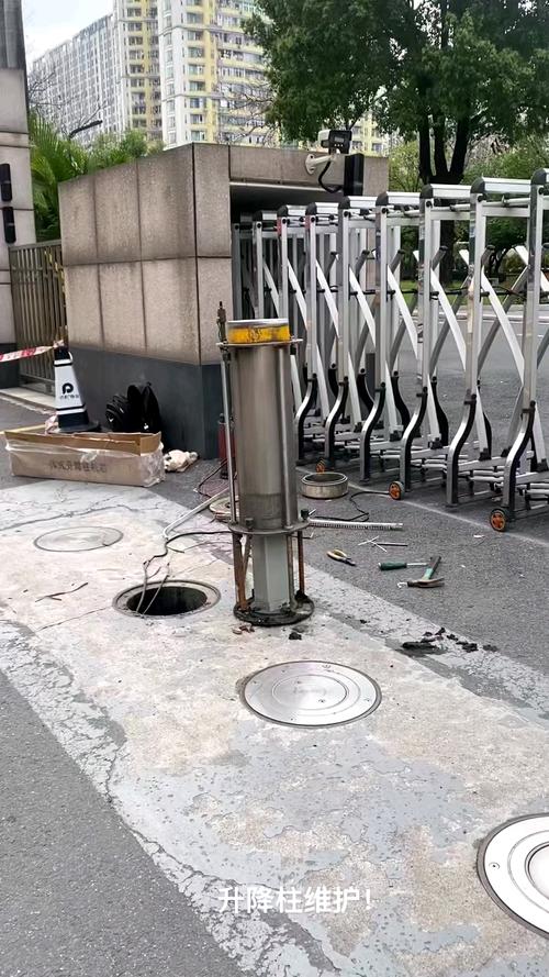 专业出入口车牌识别道闸安装维修,升降柱安装维修